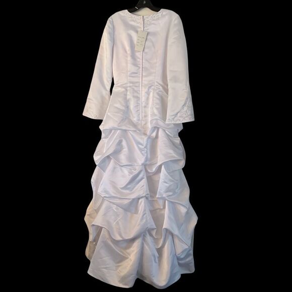 White/Ivory Elegant Wedding Gown Blend of Silk & Satin size 10 - Picture 6 of 16